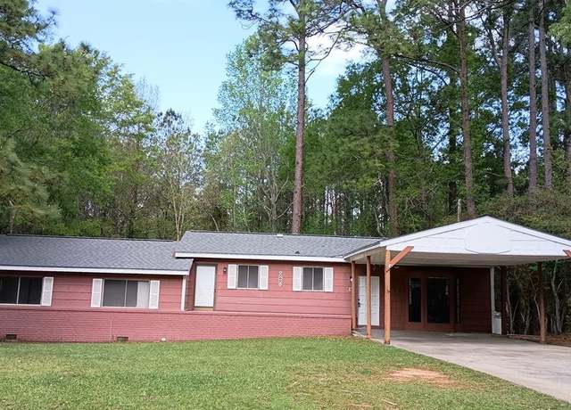 Property at 37 Oakcrest Dr, Laurel, MS 39440, 4 beds, 2 baths