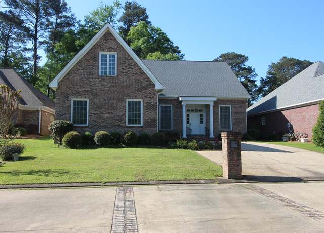 Property at 9 Twin Oaks Pl, Laurel, MS 39440, 5 beds, 3 baths
