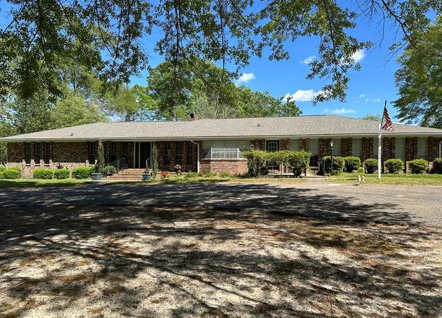 Property at 3313 5th Ave, Laurel, MS 39440, 4 beds, 3.5 baths