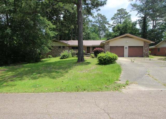 Property at 3007 Crescent Hill Dr, Laurel, MS 39440, 4 beds, 4 baths