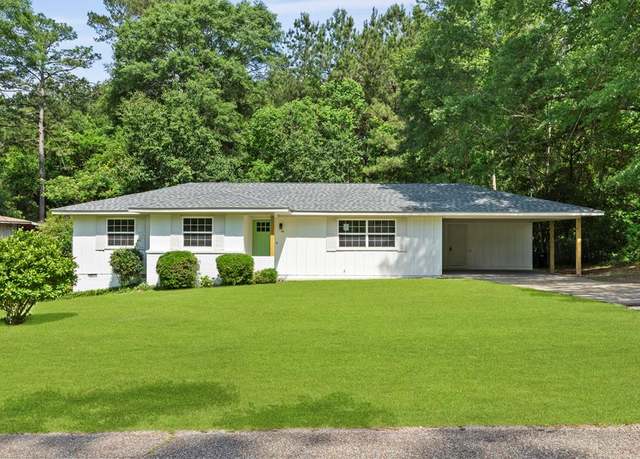 Property at 39 Oakcrest Dr, Laurel, MS 39440, 3 beds, 2 baths