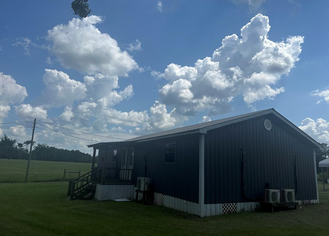 Property at 1013 Service Rd, Laurel, MS 39443, 20 beds, 10 baths