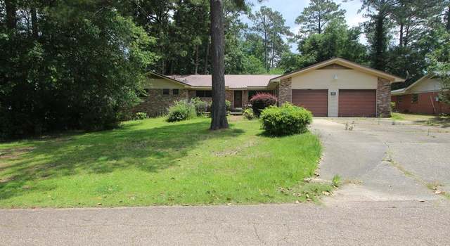 Photo of 3007 Crescent Hill Dr, Laurel, MS 39440