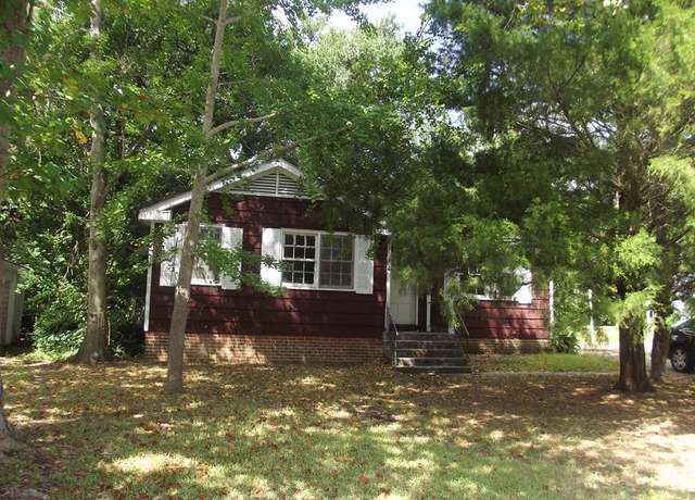 Property at 2820 Little St 2822, Natchez, MS 39120, 4 beds, 2 baths