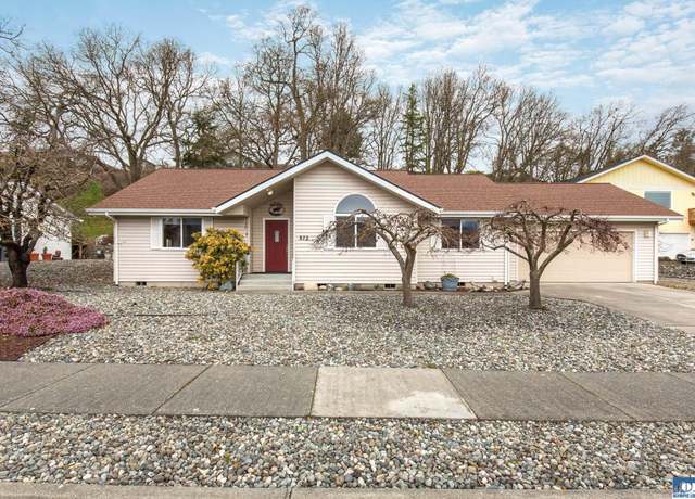 Property at 872 E Oak St, Sequim, WA 98382, 3 beds, 2 baths