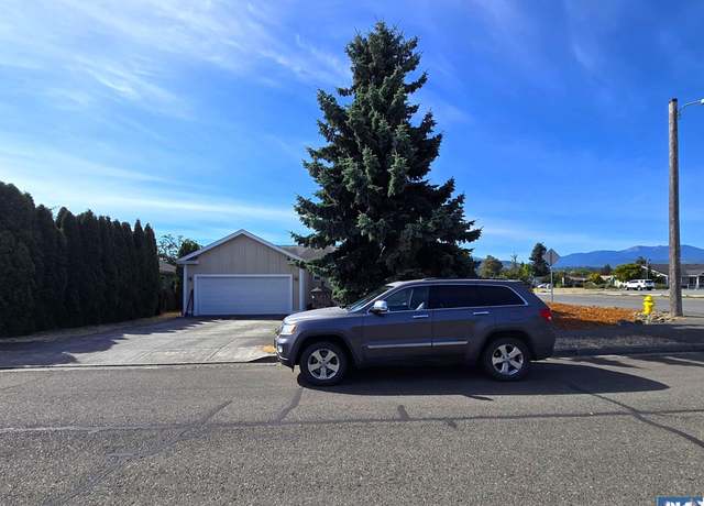 Property at 801 E Willow St, Sequim, WA 98382, 3 beds, 2 baths