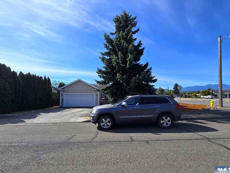 Photo of 801 E Willow St Sequim, WA 98382
