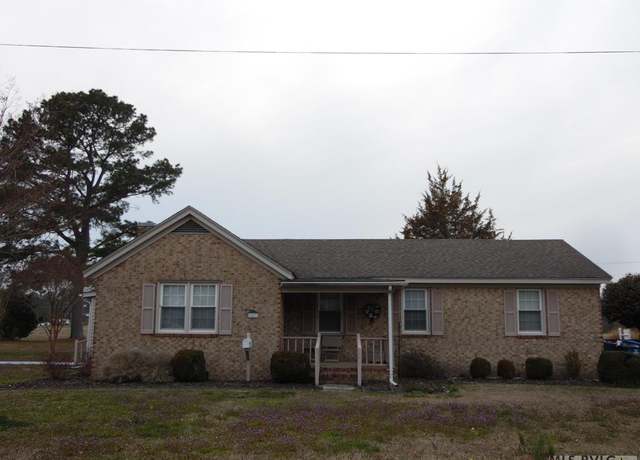 Property at 207 Lawrence St, Murfreesboro, NC 27855, 3 beds, 1 bath