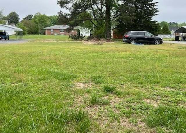 Property at 209 Purdy Rd, Emporia, VA 23847, 3 beds, 2 baths