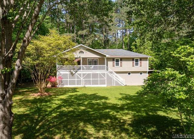 Property at 135 Parkway Dr, Littleton, NC 27850, 3 beds, 2 baths