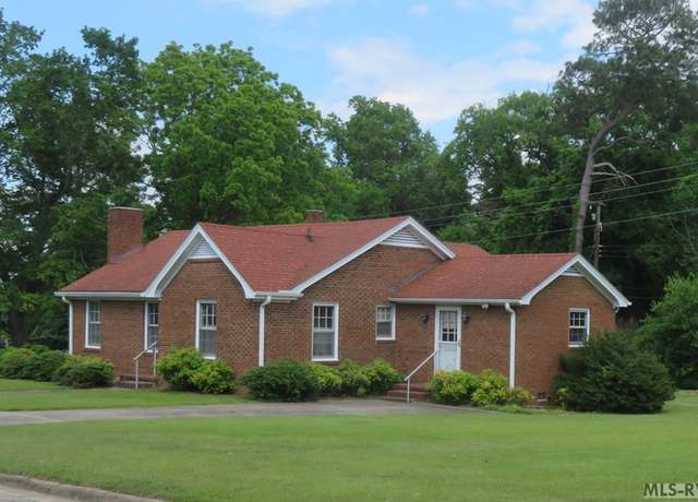 Property at 218 Jefferson St, Roanoke Rapids, NC 27870, 3 beds, 2.5 baths