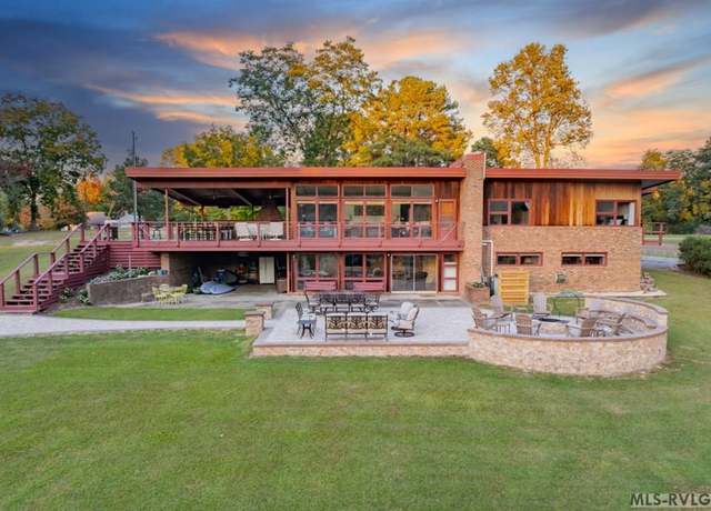 Property at 371 Lake Shore Dr, Littleton, NC 27850, 4 beds, 3 baths