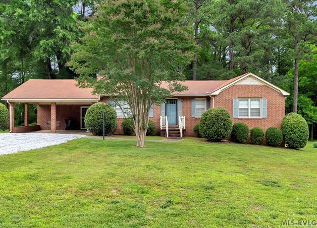 Property at 1214 Tanglewood Dr, South Hill, VA 23970, 3 beds, 2 baths