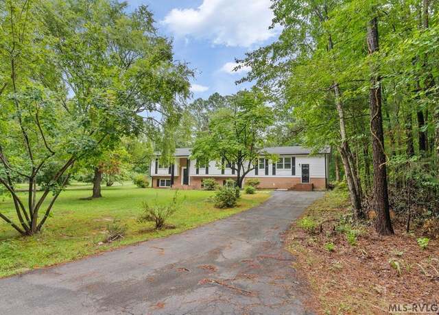 Property at 143 Valley Dr, Warrenton, NC 27589, 3 beds, 1.5 baths