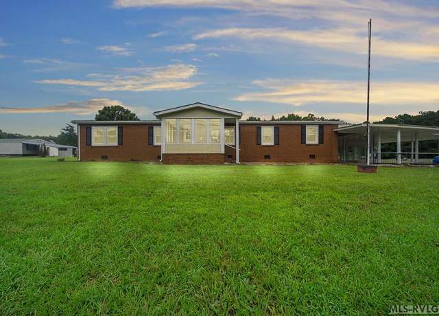 Property at 104 Henry Rd, Jarratt, VA 23867, 4 beds, 2 baths