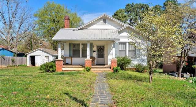 Photo of 414 Berry St, Chase City, VA 23924