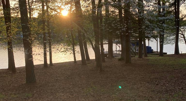 Photo of 688 Paradise Dr, Gasburg, VA 23857