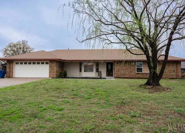 Property at 920 E 14th Pl, Cushing, OK 74023, 3 beds, 2 baths