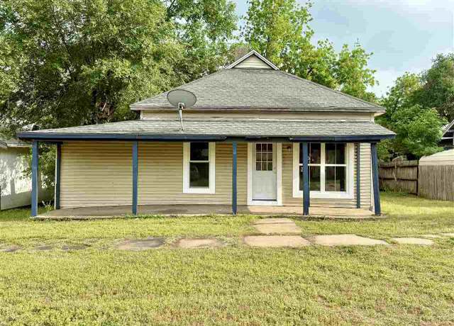 Property at 626 Holly St, Perry, OK 73077, 3 beds, 1 bath
