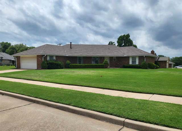 Property at 2108 Ashley Pl, Ponca City, OK 74604, 3 beds, 2 baths