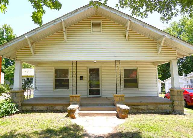 Property at 407 S 5th, Ponca City, OK 74601, 4 beds, 2 baths