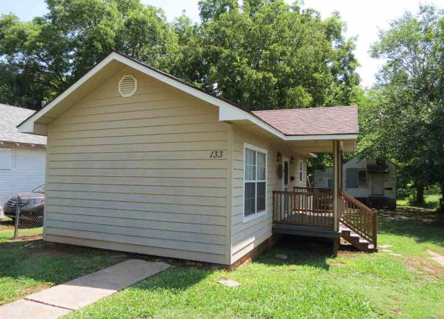 Property at 133 S Lowry St, Stillwater, OK 74074, 1 bed, 1 bath