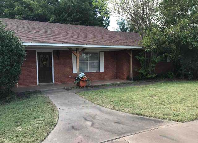 Property at 702 Canary Ln, Enid, OK 73703, 3 beds, 2 baths