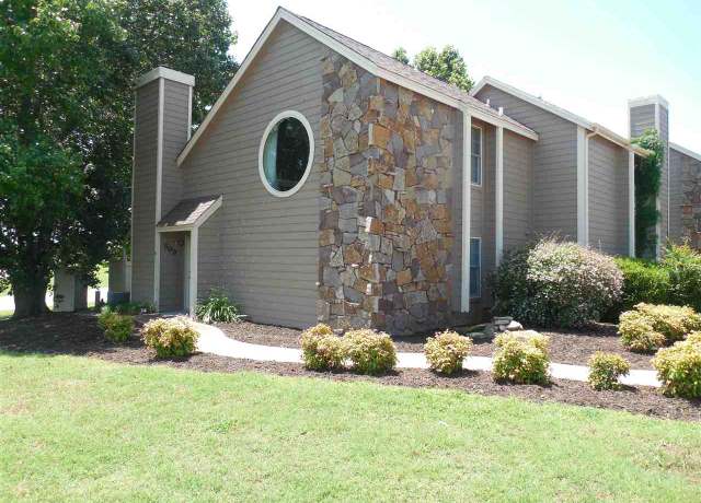 Property at 903 W Parkway Dr, Stillwater, OK 74075, 2 beds, 2 baths