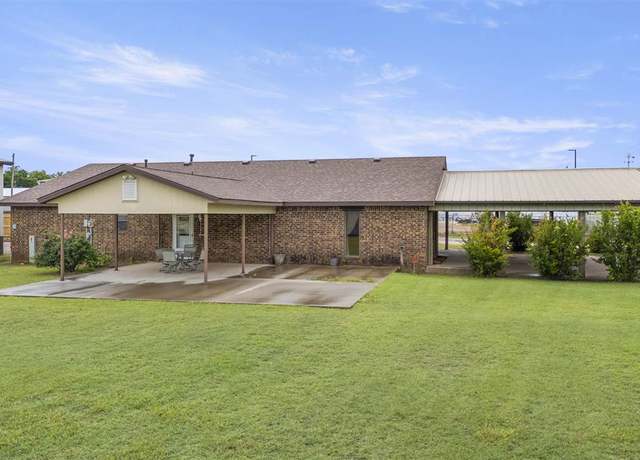Property at 520 E Boundary St, Perry, OK 73077, 3 beds, 2 baths