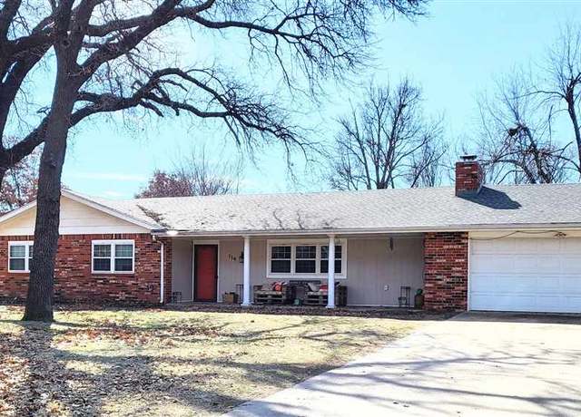 Property at 114 Park Pl, Ponca City, OK 74604, 4 beds, 2 baths
