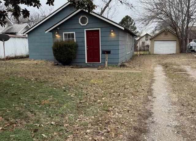 Property at 324 S Burdick St, Stillwater, OK 74074, 2 beds, 1 bath
