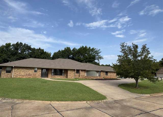 Property at 4725 W Country Clb, Stillwater, OK 74074, 4 beds, 3 baths