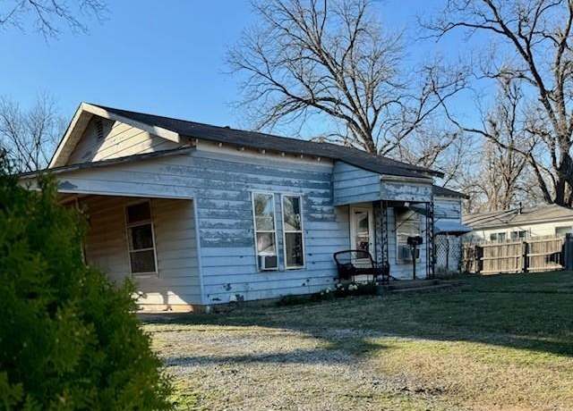 Property at 832 S Leigh St, Stillwater, OK 74074, 2 beds, 1 bath