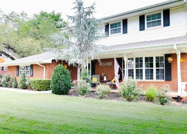 Property at 728 W Lakeshore Dr, Stillwater, OK 74075, 3 beds, 2.5 baths