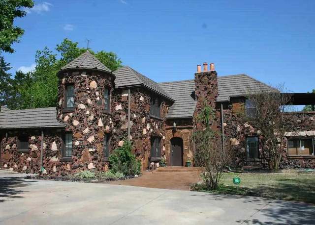 Property at 900 N Burford Ave, Watonga, OK 73772, 5 beds, 5 baths