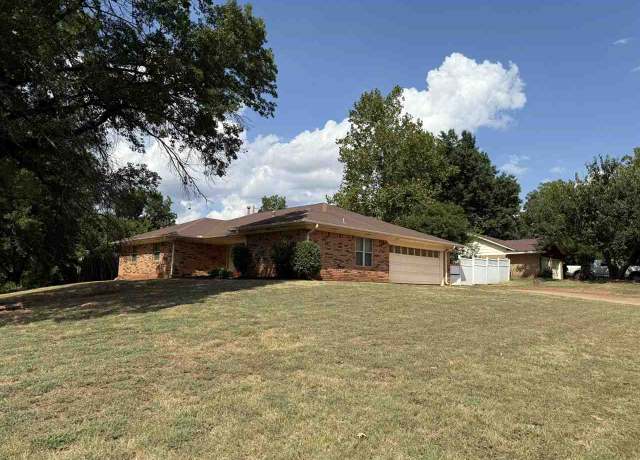Property at 1623 S Surrey Dr, Stillwater, OK 74074, 3 beds, 2 baths