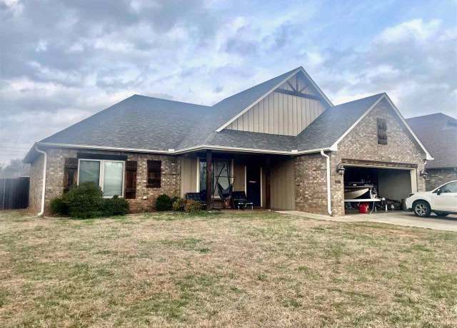 Property at 1406 W 14th Ave, Stillwater, OK 74074, 4 beds, 3 baths