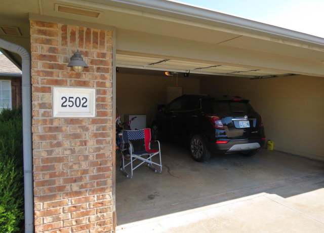 Property at 2424 W 22nd Ave, Stillwater, OK 74074, 6 beds, 4 baths
