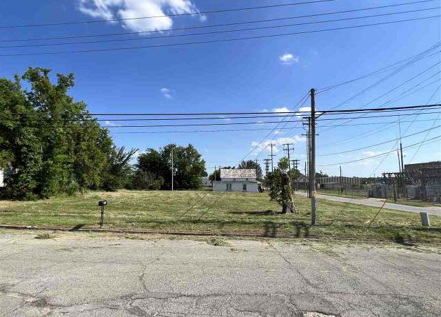 Property at 217 W Maple St, Cushing, OK 74023