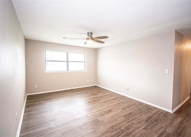 Property at 301 W Greenlee St, Cushing, OK 74023, 3 beds, 1.5 baths