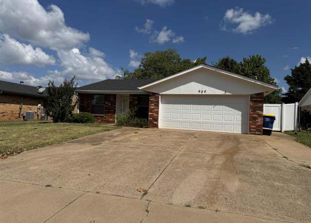 Property at 904 E Brooke Ave, Stillwater, OK 74075, 3 beds, 1.5 baths