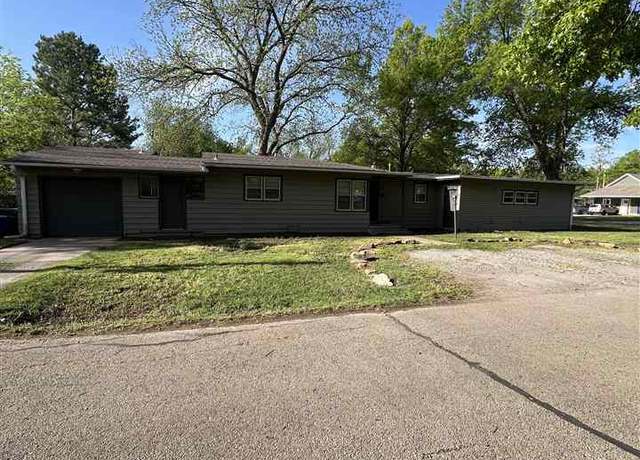 Property at 1721 W 10th Ave, Stillwater, OK 74074, 4 beds, 1.5 baths