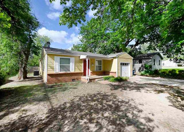 Property at 1912 W 9th Ave, Stillwater, OK 74074, 3 beds, 2.5 baths