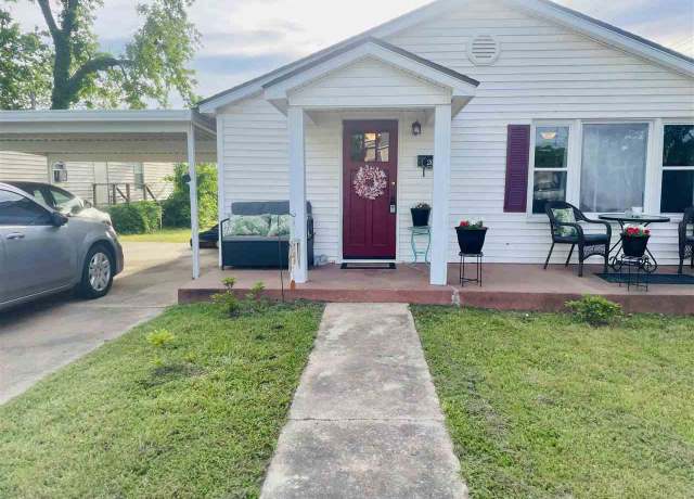 Property at 202 S Walnut St, Bristow, OK 74010, 3 beds, 1 bath