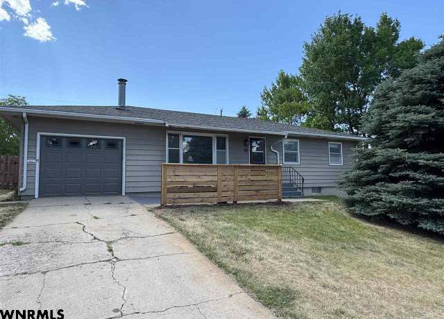 Property at 712 S Maple St, Kimball, NE 69145, 3 beds, 3 baths