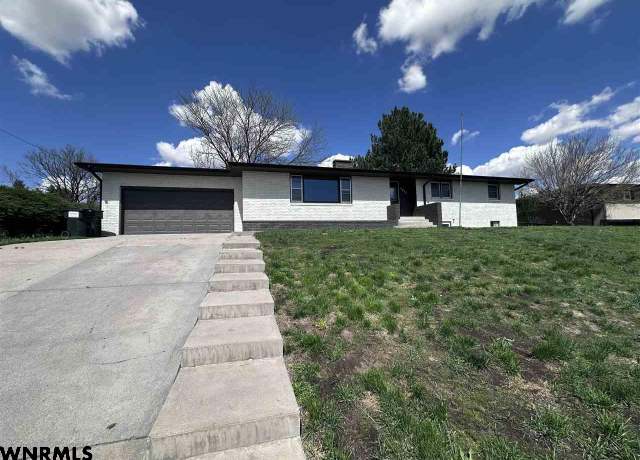 Property at 3617 Skyline Dr, Scottsbluff, NE 69361, 5 beds, 3 baths