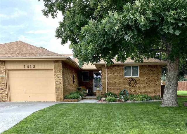 Property at 1813 E 32nd St, Scottsbluff, NE 69361, 4 beds, 2 baths