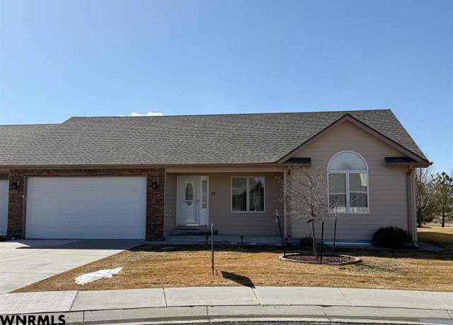 Property at 10 Stoneycreek Dr, Scottsbluff, NE 69361, 3 beds, 3 baths