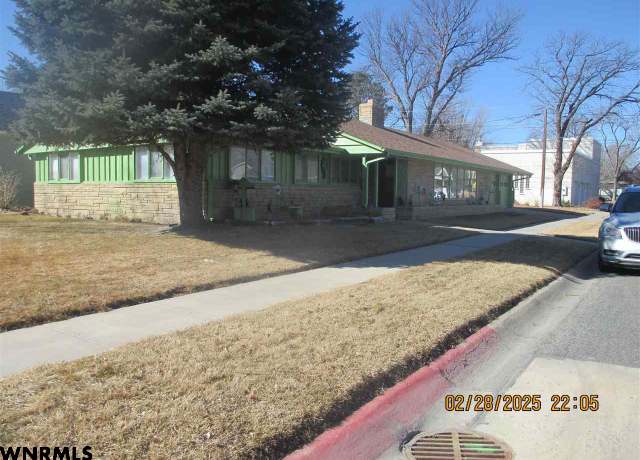 Property at 2222 4th Ave, Scottsbluff, NE 69361, 3 beds, 2 baths