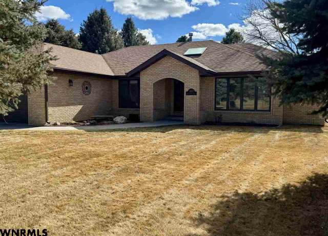Property at 1102 Mockingbird Dr, Scottsbluff, NE 69361, 4 beds, 3 baths